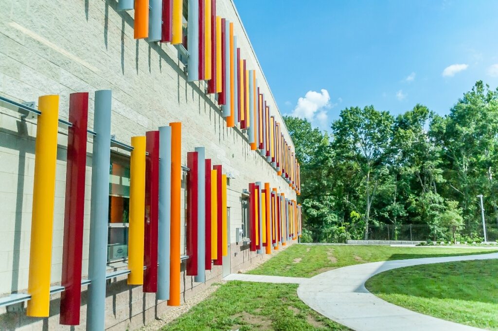 After the 2012 tragedy, Sandy Hook School was rebuilt. We were honored to contribute custom-colored Infiniti™ fins to the façade, providing creative sun shading for a bright, comfortable learning space. 
Explore options: levolux.com/products/sun-s… 
#Facade #DesignWithColor