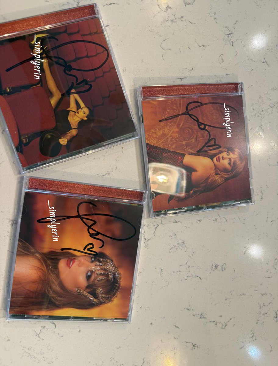 _simplyerin's tweet photo. they are here and I am so so excited❤️‍🔥❤️‍🔥❤️‍🔥
#thelifeofashowgirl 
@taylornation13 https://t.co/lA5oTtSWSu