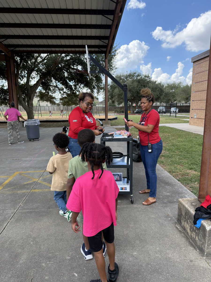We built a strong foundation of success by celebrating our students with the best attendance — with popsicles on the playground! At Glover, attendance is the cornerstone of achievement! #levelup #fbisd