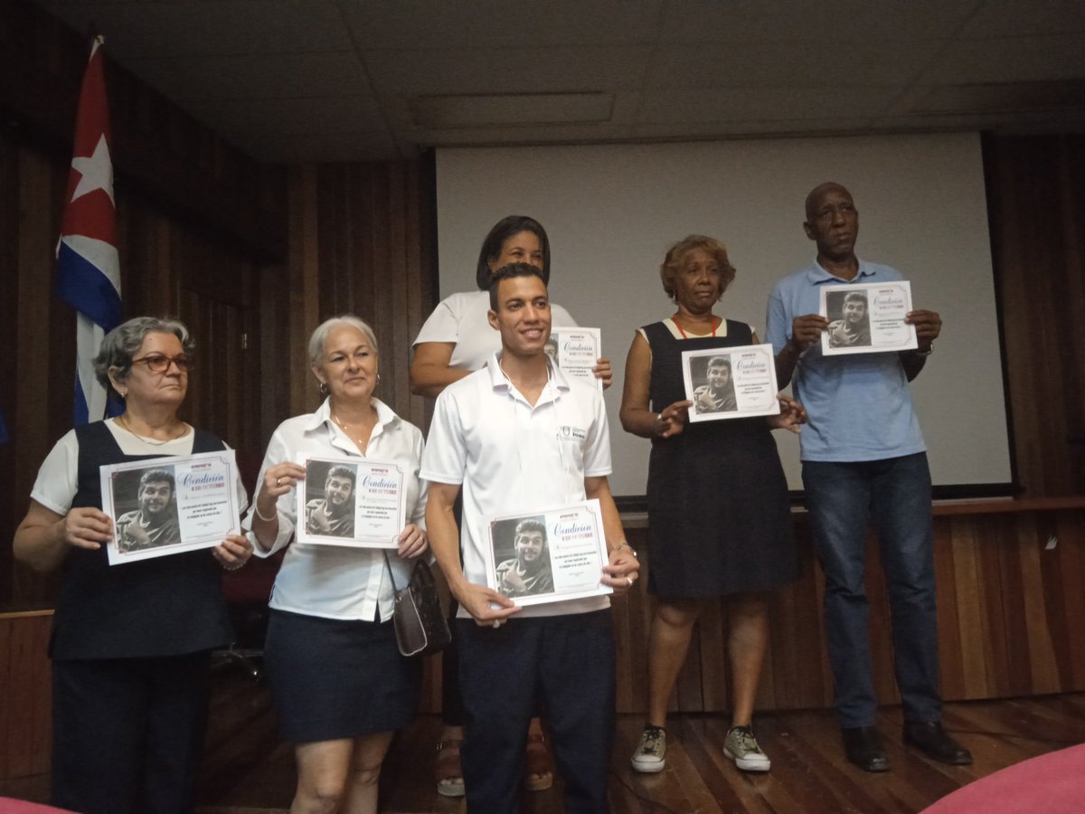 DCTI_ETECSA's tweet photo. En conmemoración al inicio de la jornada por el Día del Innovador, varios aniristas de la DCTI recibieron su distinción 8 de octubre
¡Felicidades!
@ETECSA_Cuba
#EtecsaConCuba
#DCTI https://t.co/8SGvNPdVGO