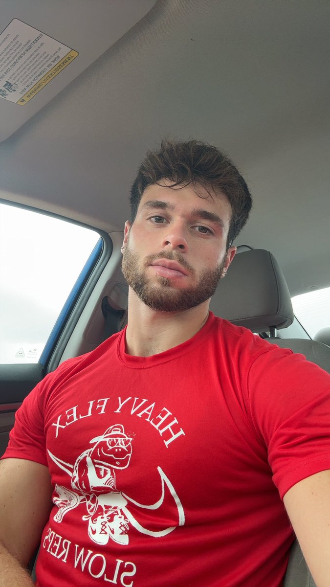 itzdommmm's tweet image. Trimmed the beard up 🧔🏻‍♂️