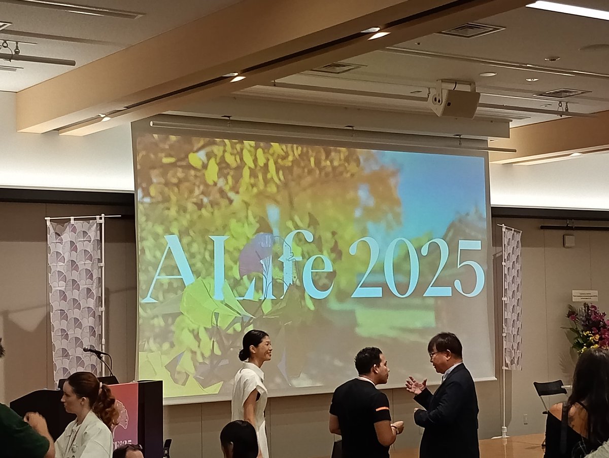 amahury0's tweet image. There will be no #complexitycat blog this week, as I am attending #ALIFE2025! Yesterday I was very busy with a couple of workshop presentations, but from now on I will be covering the entire event. This is my favorite conference, so expect boundless enthusiasm from me! 😸🦠