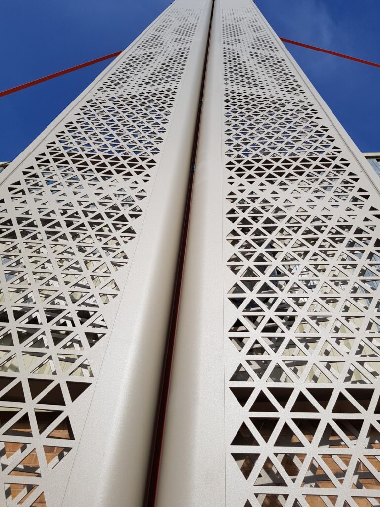 Throwback to our operable fins at Amazon HQ in Crystal City, VA—designed to mimic butterfly wings. Benefits? Cooler interiors, reduced glare, and natural light. 
Need creative sun shading? Let’s talk: Levolux.com/contact 
#Architecture #SunShading