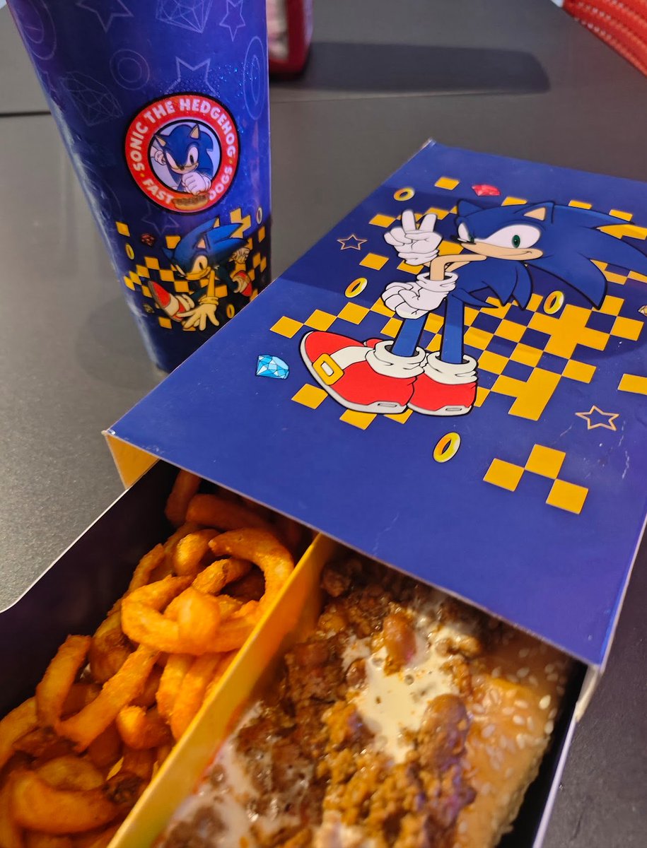 Erendearing's tweet photo. Helped launch Sonic The Hedgehog Fast Dogs in Monterrey Mexico ✨💖
Super proud of this one! Excited for all the initiatives we have planned for LATAM 🤗

#SonicTheHedegehog #Sonic 
#SonicLatam 
(credit to original poster for the meal image) https://t.co/pBdYCIdDsM