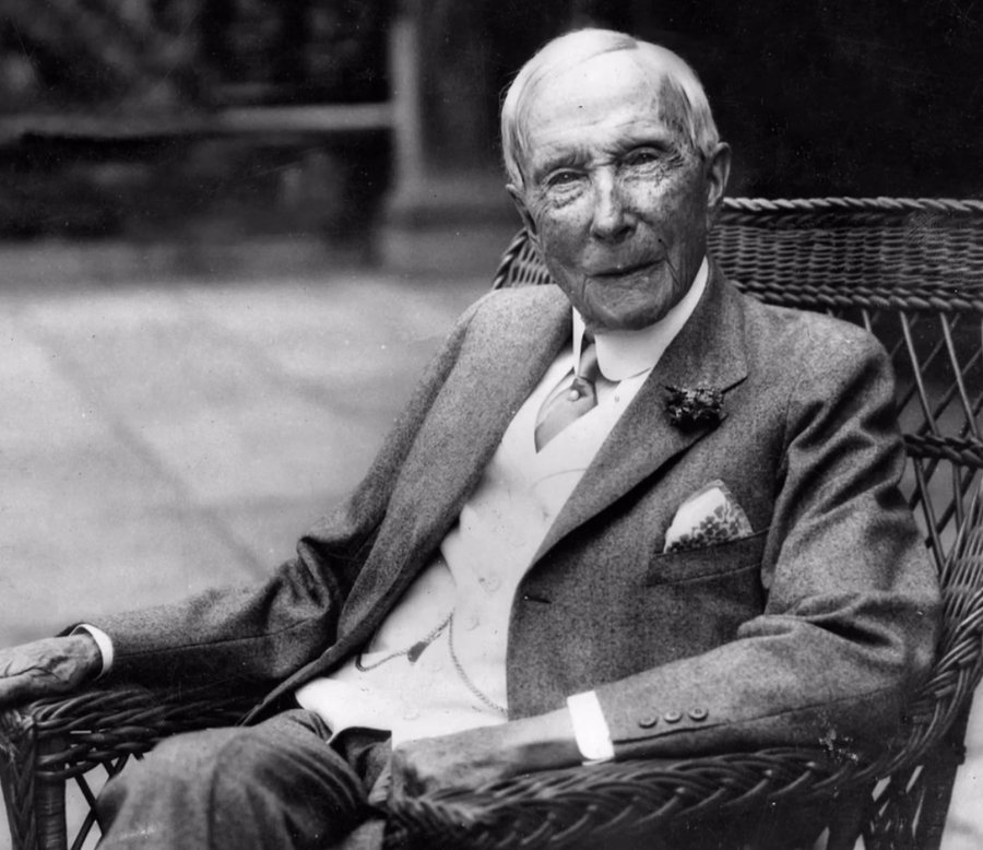 <a href="/ihysosa/">Sosa 𖤐</a> "I would rather earn 1% off 100 people's efforts than 100% of my own efforts." - John D. Rockefeller
