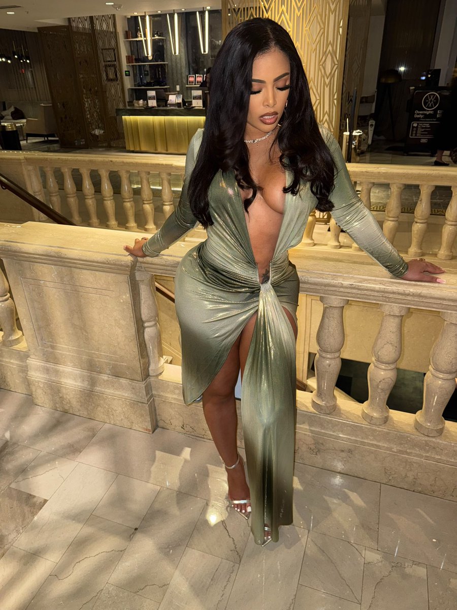 Rainamarie_'s tweet photo. Timeless beauty #year33 🎉 https://t.co/a3MsMVb3D6