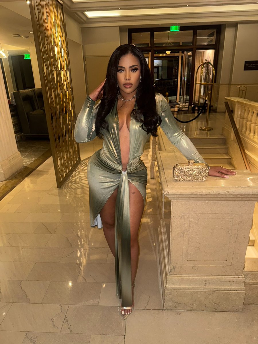 Rainamarie_'s tweet photo. Timeless beauty #year33 🎉 https://t.co/a3MsMVb3D6