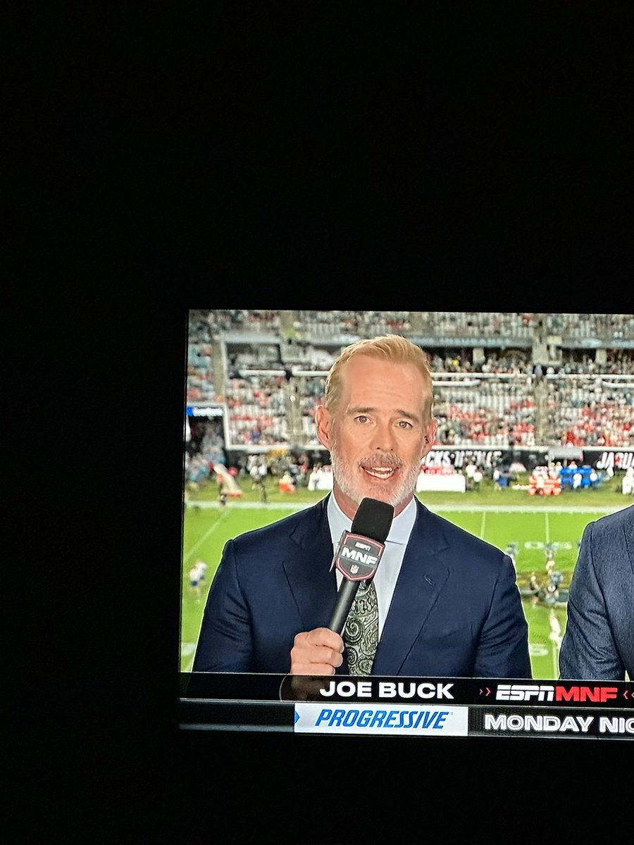 TheAlphaHuman's tweet image. Why tf Joe buck got 3 different hair colors for his head beard and eyebrows #mnf
