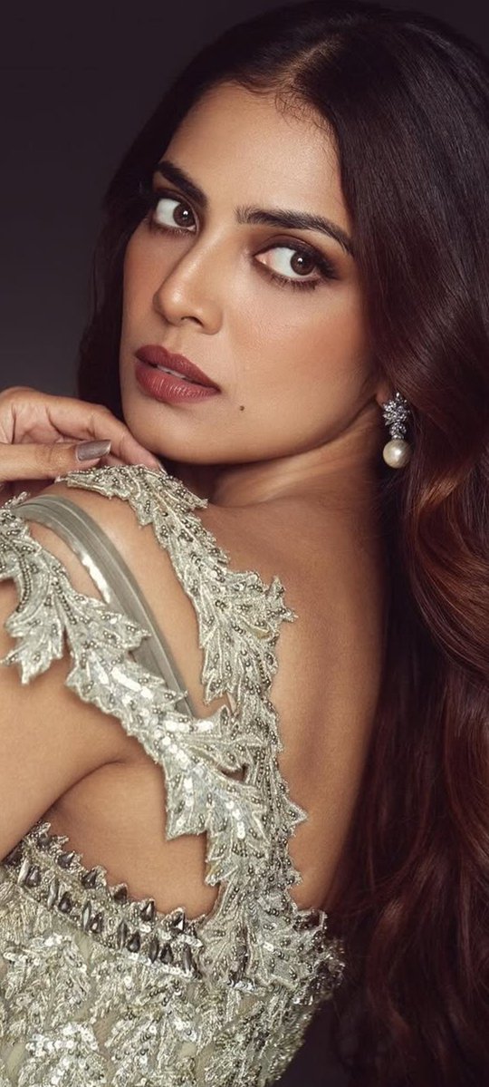 ItzSkTweet's tweet image. GOOD MORNING 

#MalavikaMohanan