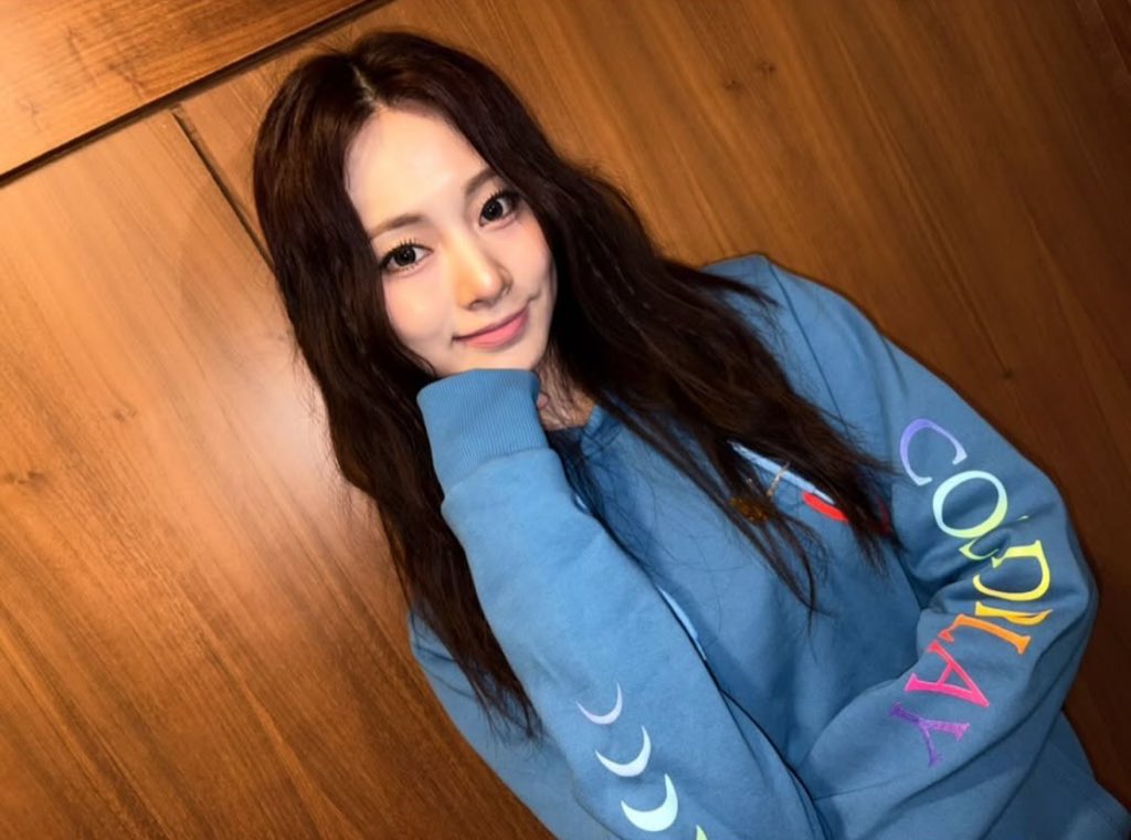 twice72530's tweet photo. おはよう！
10月7日火曜日☀️ 「ミステリー記念日」

今日の韓国語　사자(サジャ)意味[ライオン]🦁

最近めっちゃ寒いんだけど、、
もう冬だ🥶 https://t.co/07xH0LA2TB