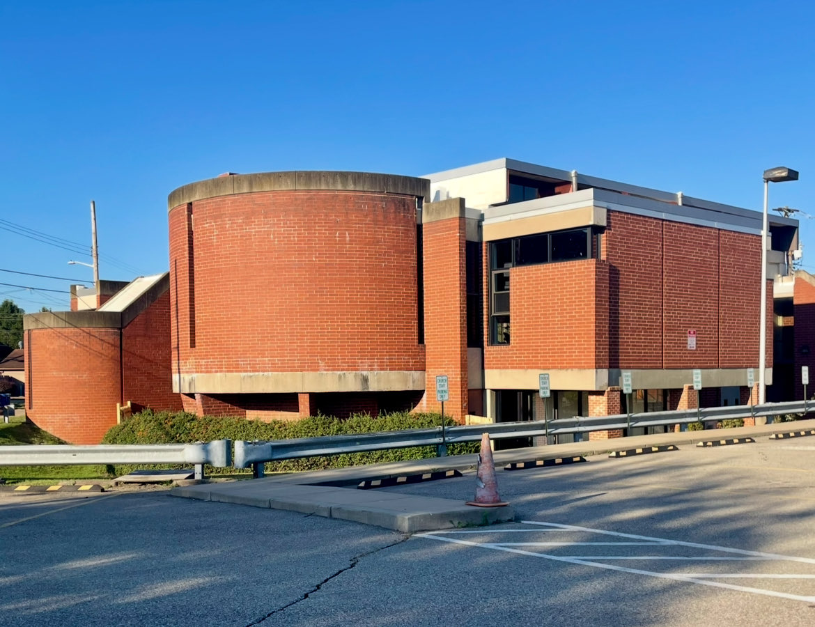 JoshLipnik's tweet image. Tasso Katselas, Pittsburgh’s preeminent modernist, a master of brick and concrete who designed 100+ public and private buildings in the city and suburbs from the mid-1950s to his retirement in 2005.