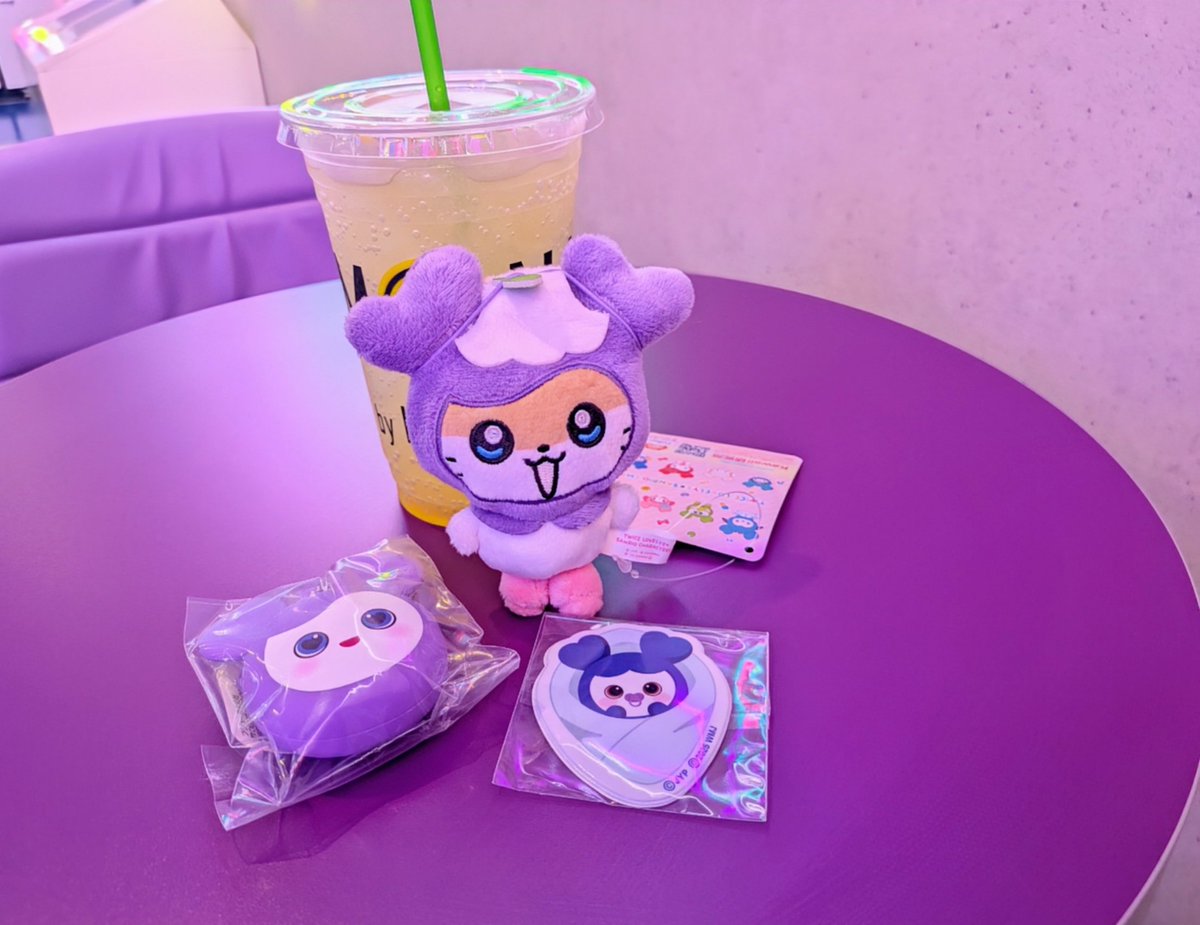 sorairo87781588's tweet photo. 娘の推し活のために、GIGOでクレーンゲームとレモネード🍋を。テーブルもパープルで可愛い💜

 #twice  #GIGO  #推し活
 #Lemonade  #キリトリセカイ 
 #サブリー  #savely  #SANA
 #コロコロクリリン
 #写真好きな人と繋がりたい 
 #写真で伝えたい私の世界 
 #癒される  #可愛い https://t.co/e0thkL2E84