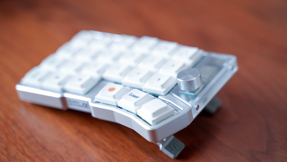 またまた熱いキーボードがやってきた。 Cornix LP 無線分割メカニカル