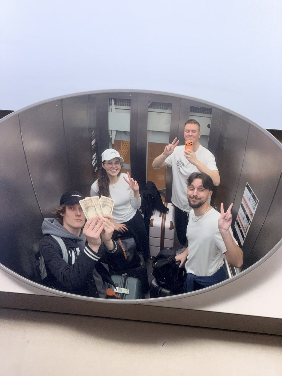 renyanFPS's tweet image. Big in Japan ✌️ spending the next 10 days in Tokyo with these kawaii people