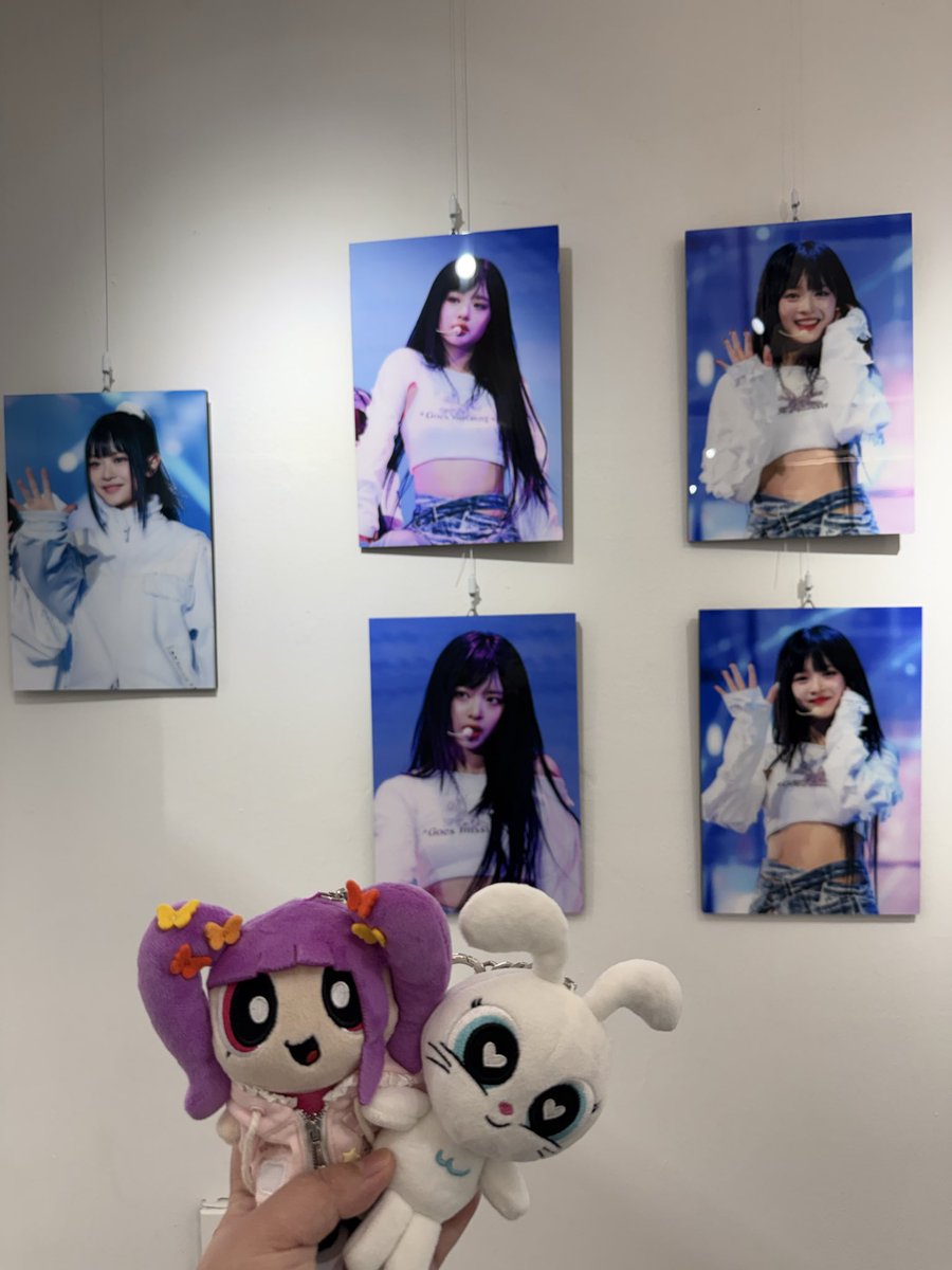 VD411_'s tweet image. 좋은 사진들을 이렇게 많이 찍어줘서 고마워요.
사진을 구매할 수 있는지 몰라서 배너만 샀어요.
그래도 이 전시에 참여할 수 있어서 정말 행복했어요. 고마워요 🥹💖

@HanniKka_1006 

#Timescale
#팜하니 #팜팜 #하니
#Hanni #PhamHanni