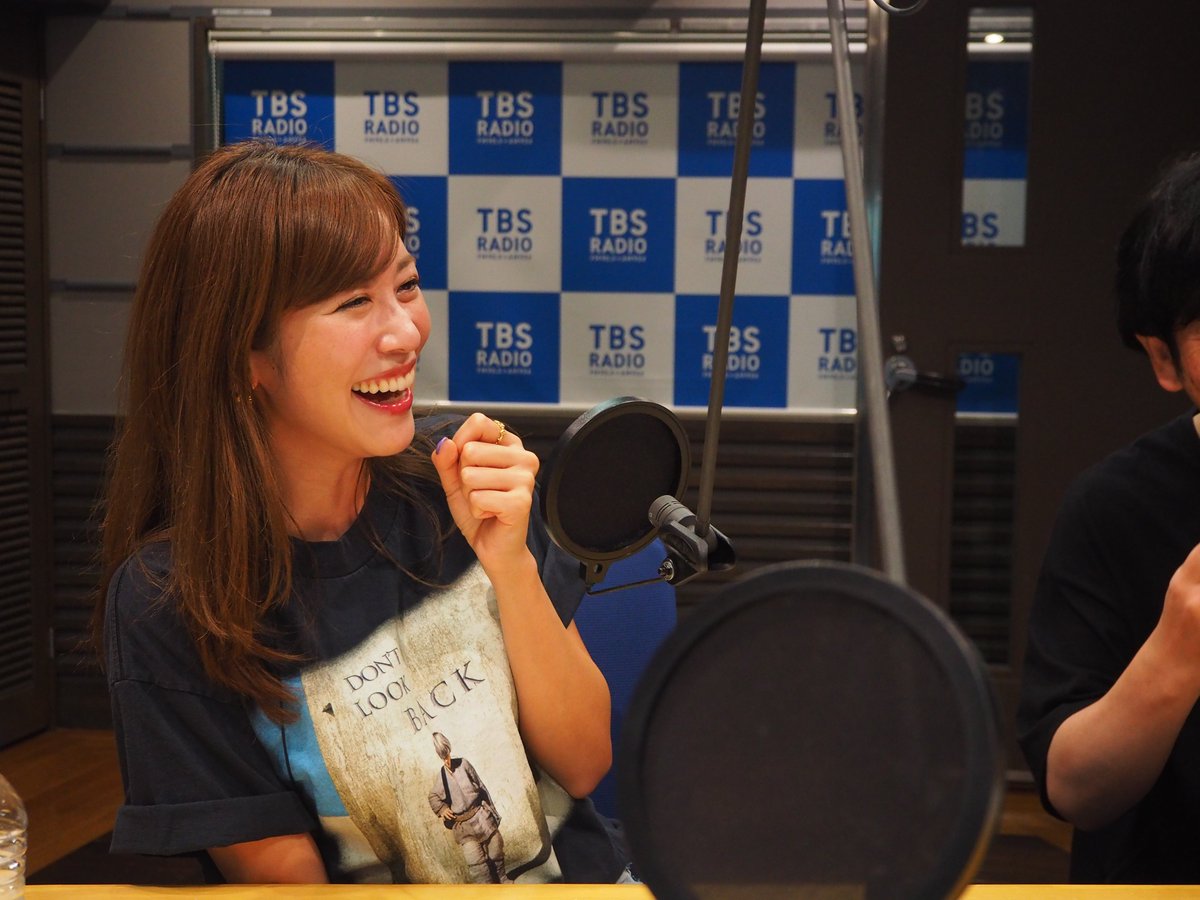 flat954's tweet image. ╭━━━━━━━━━╮   
📻 スタジオ生登場📷
╰━ｖ━━━━━━━╯ 

中川安奈 （@annakagawa1022）さん出演中📢

📷南波アナはNHK時代の先輩！
📷フィンランド🇫🇮プエルトリコ🇵🇷で過ごした幼少期
📷 今、芸能界で一番標的にされやすいポジション...🧐??

#ふらっと954