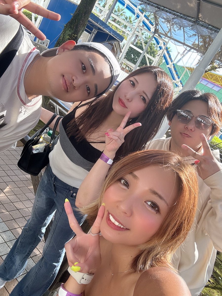naaapeso's tweet photo. まだまだこの歳でも絶叫行けました
朝合流してナガスパいってアウトレット
いってお風呂行って焼き肉いって死ぬほど
飲んだ。おばちゃんきちぃわ https://t.co/UEhgrW4PFo