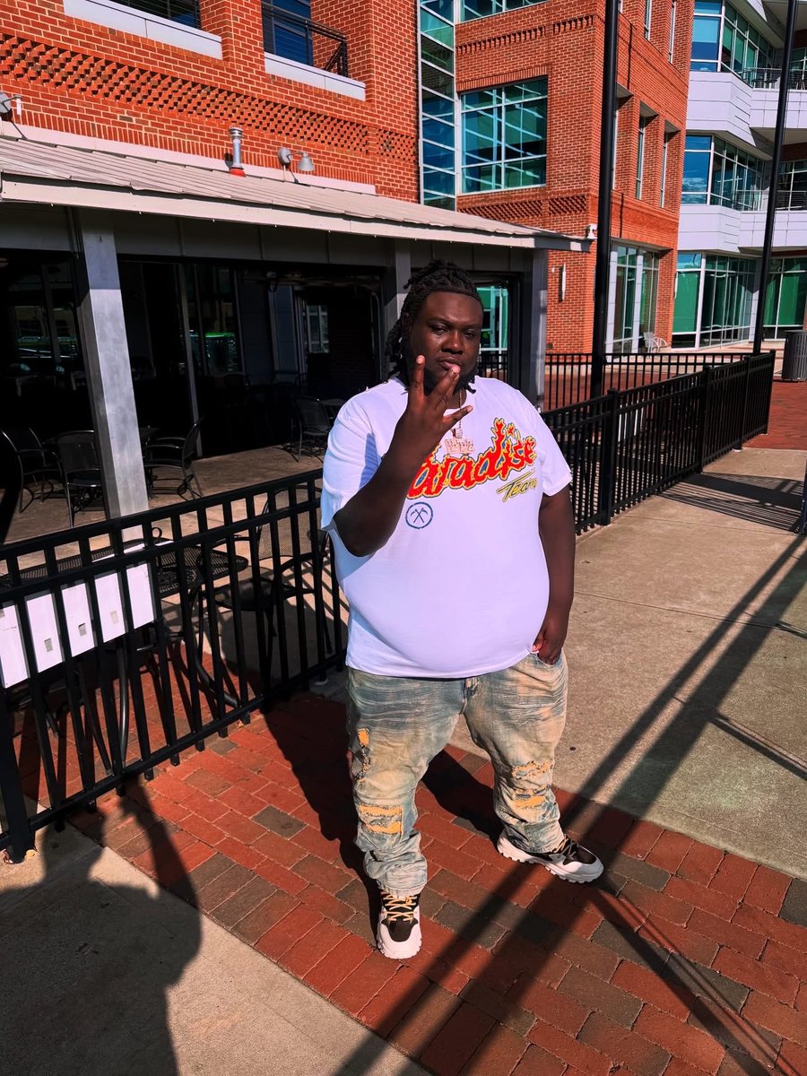 WhyTeezy's tweet image. 10/6 🥂