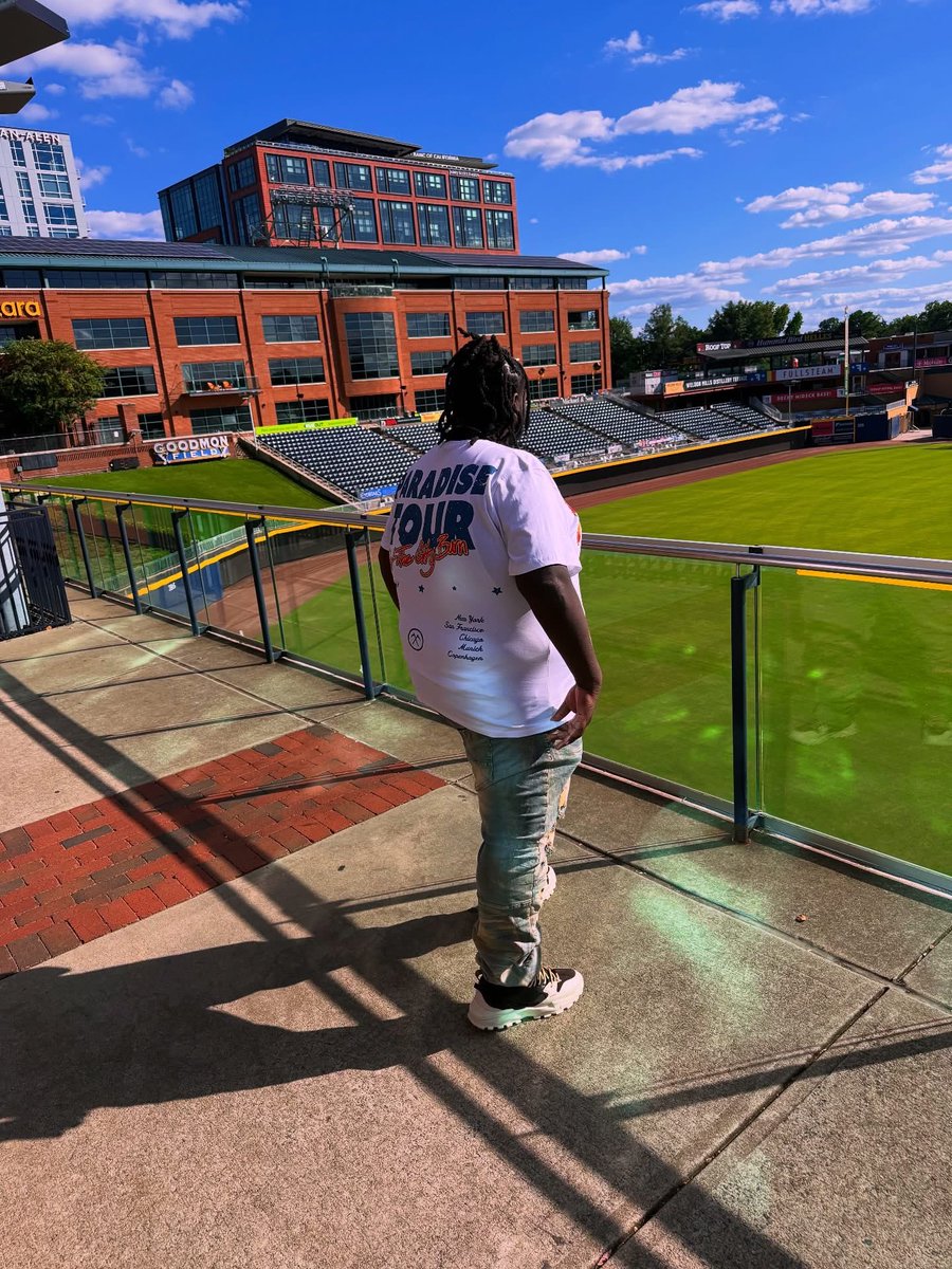 WhyTeezy's tweet image. 10/6 🥂