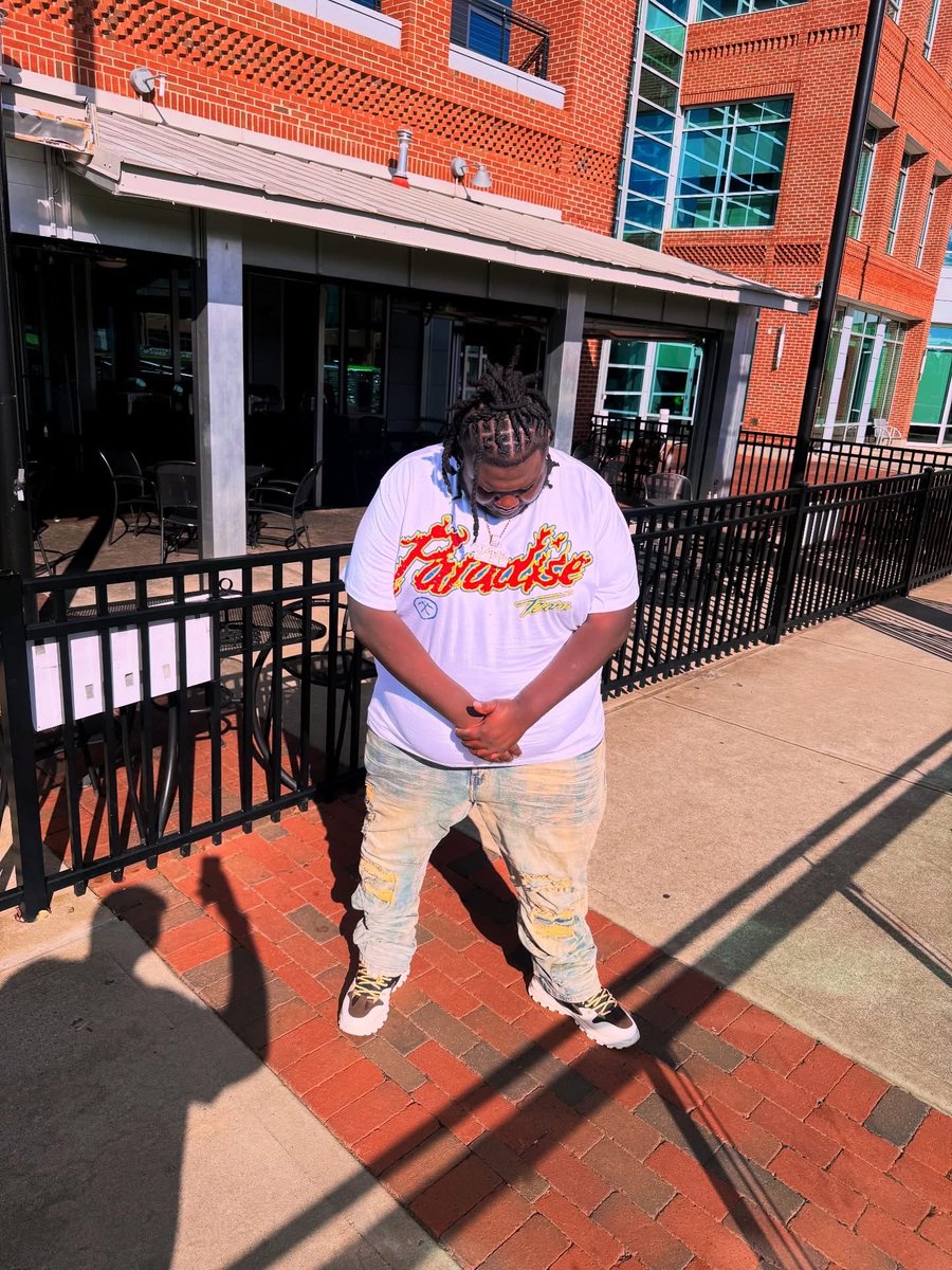 WhyTeezy's tweet image. 10/6 🥂