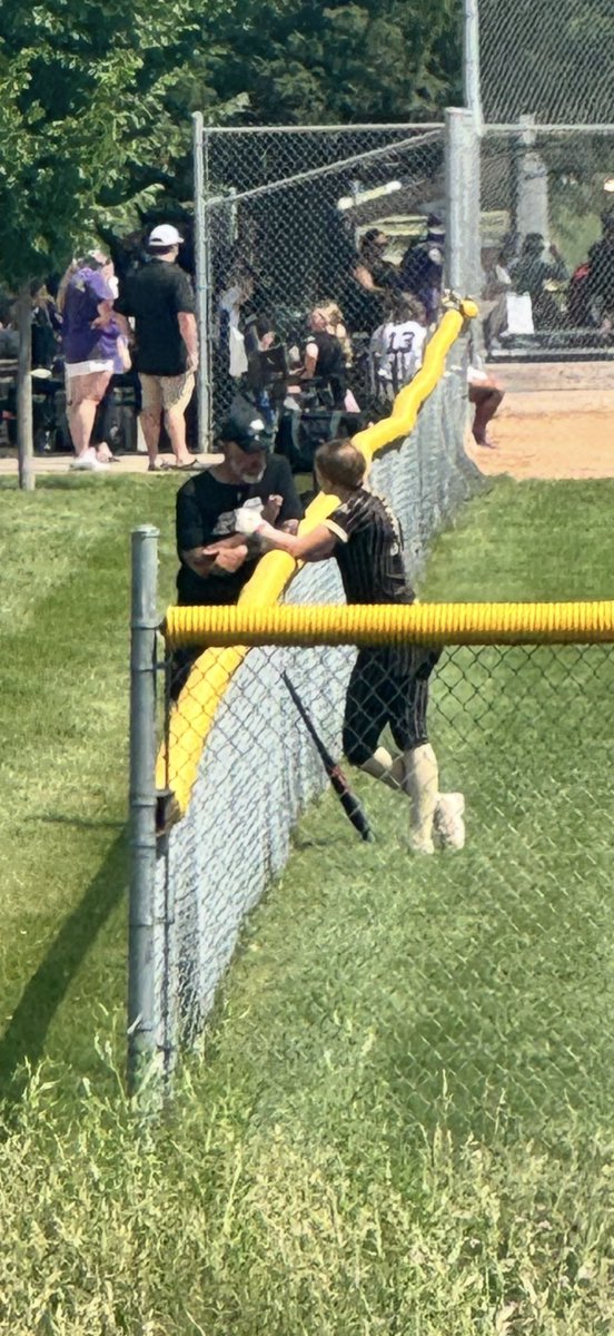 Happy National Coach’s Day to all of my amazing coach’s! I can’t thank you guys enough for the time and effort you guys give to make me 100% better everyday! ❤️ <a href="/LindseyH38901/">Lindsey Heinlein</a> <a href="/IowaPremierFP/">Iowa Premier Fastpitch</a> @OliviaHPaz1997 #NationalCoachsDay