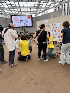 tbcpet's tweet photo. ９月２３日（火・祝）に「2025とちぎ動物愛護フェスティバル」がオリオンスクエアで開催され動物看護師学科１年生がボランティア活動をおこなってきました！学生生達は広く県民のみなさまに命ある動物の愛護と適正飼養についての関心と理解を持っていただきたいとボランティア活動を頑張っていました😀 https://t.co/NrkT3pTDaA