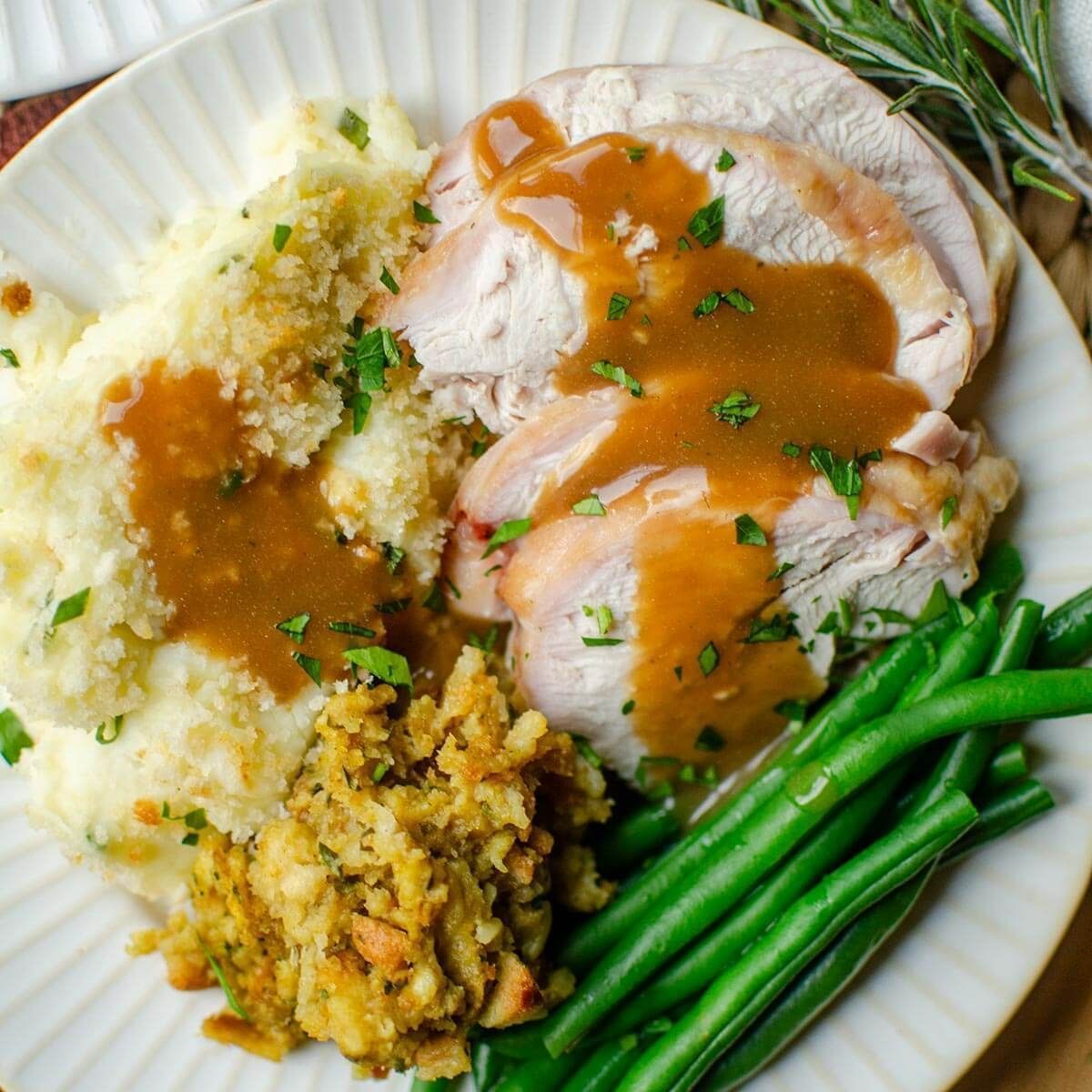 Living_Lou's tweet image. Smoked turkey breast - fabulous recipe and flavour! You’ll LOVE it. See the details in the link below.
RECIPE: buff.ly/4eKrVNG
#CanadianThanksgiving #cooking
