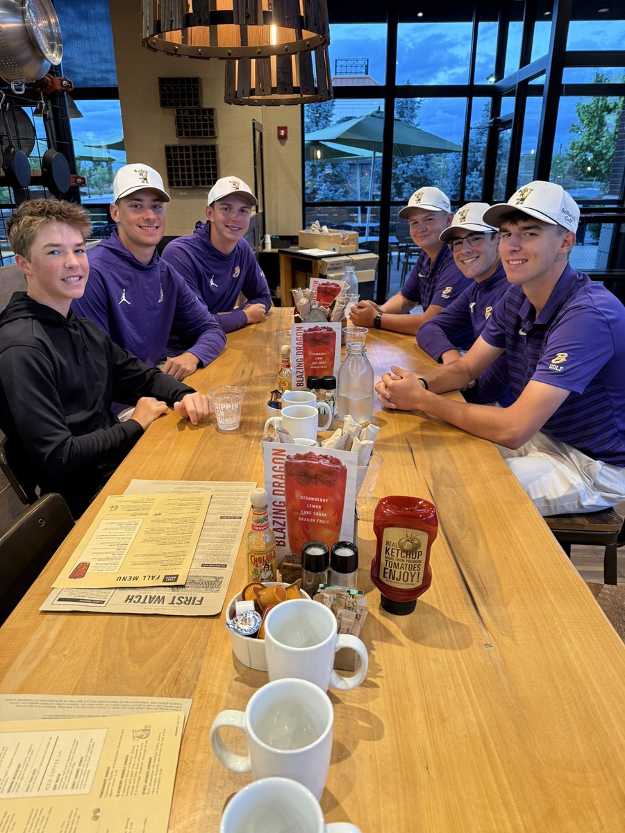 Var boys season came to an end today shooting 303 to finish 5th/16 at the OHSAA Div 1 SW District Tournament at Pipestone GC (Par 72).  The Eagles were led by Senior Brody Miller with a 73 to finish 15th/96 individually.  

Gregory 76
Hunt 77
Reynolds 77
Seitz 84
