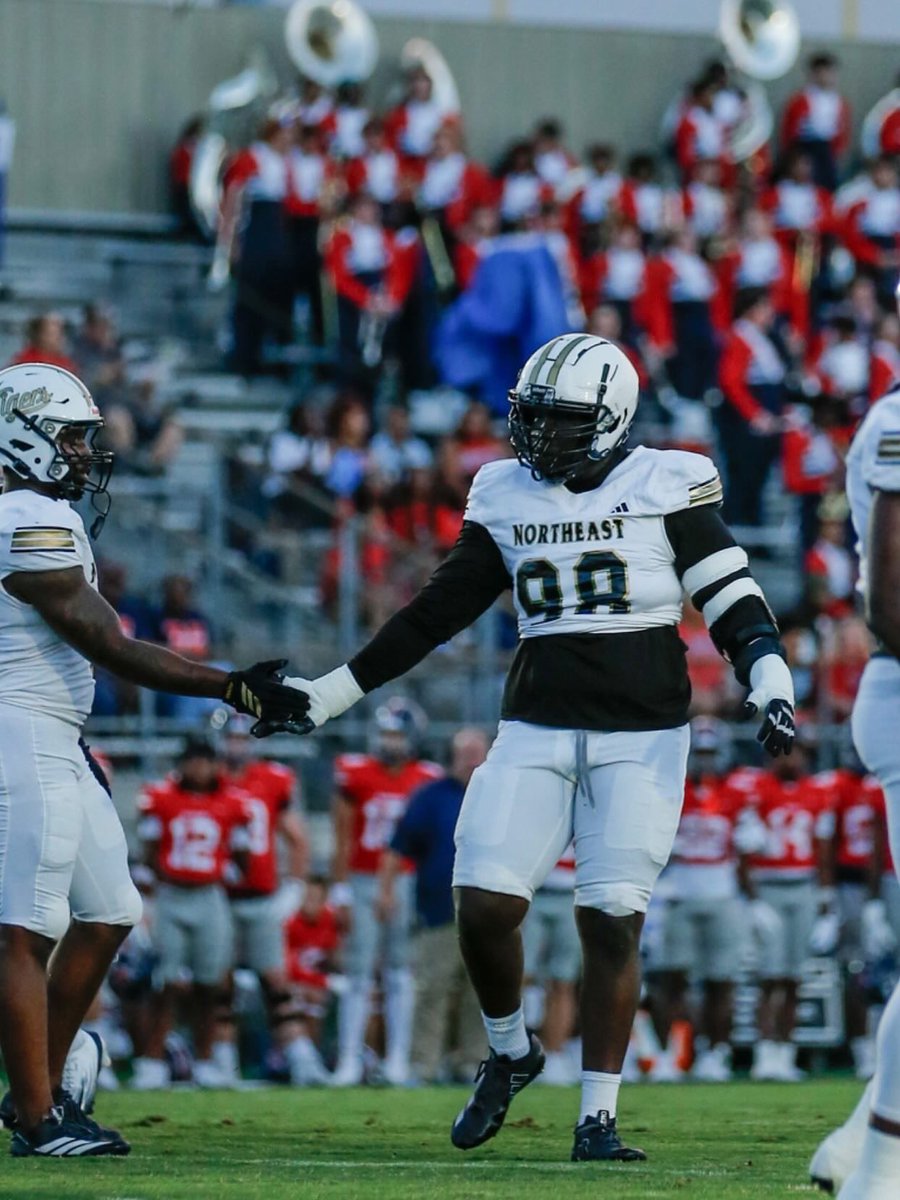 Russell Davis tweet media