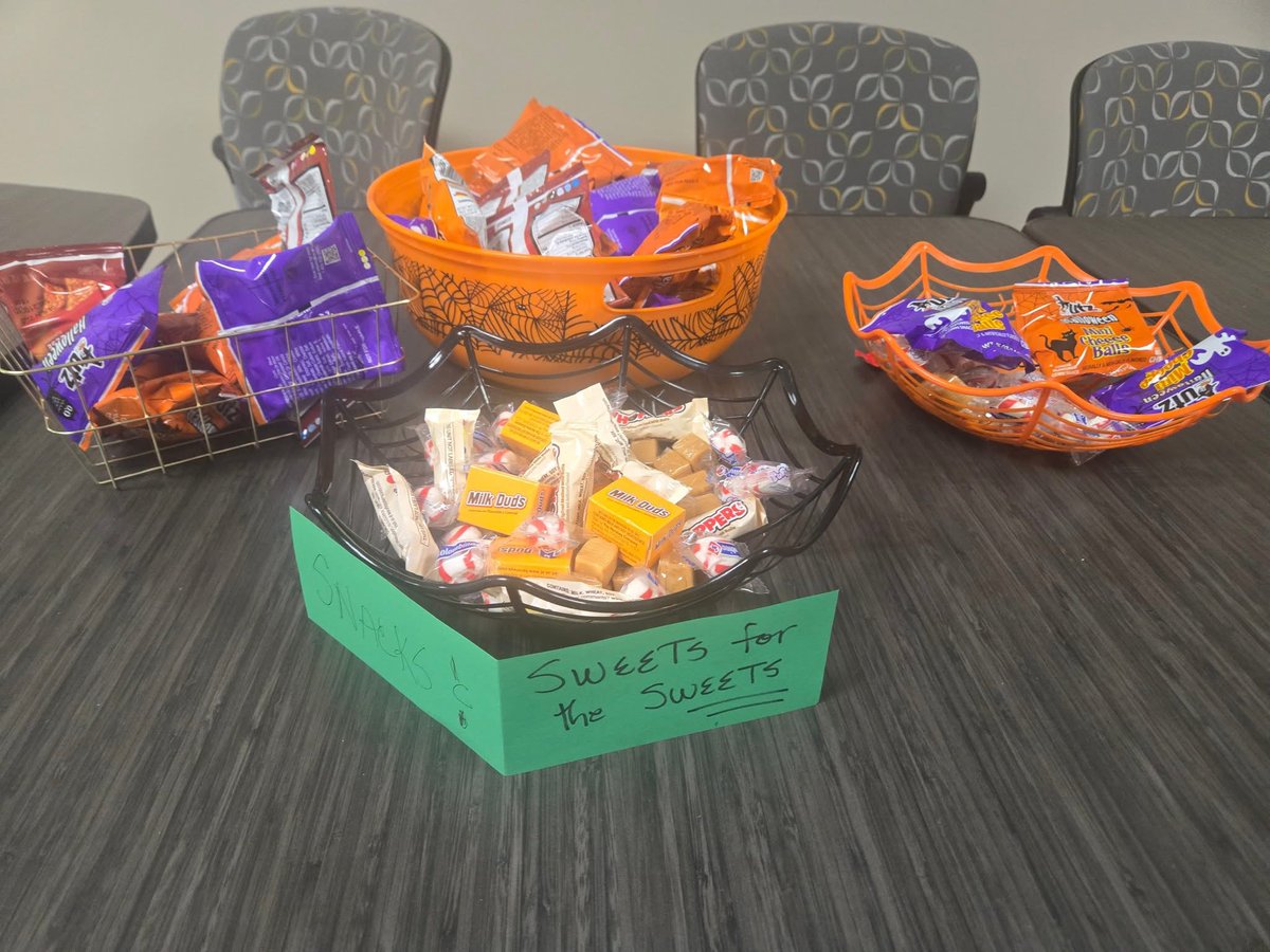 When Momma Bel Sanchez stops by, all the staff feels her love! Thank you for your kindness to us all. We are honored to work at the Bel Sanchez Elementary. 💙