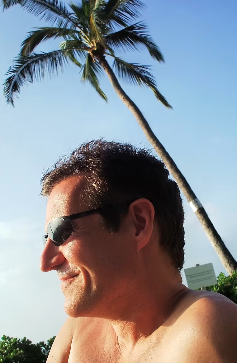 Back in the saddle! Presenting another demonstration of voices, this podcast includes the sci-fi/classic pop cult spoof, “The New Norm L” and our trouble-in-Hawaii-paradise sitcom “Just Add Walter”. Take a stroll down WILLIAMSON’S WAY! jimedia.company/about-1-4