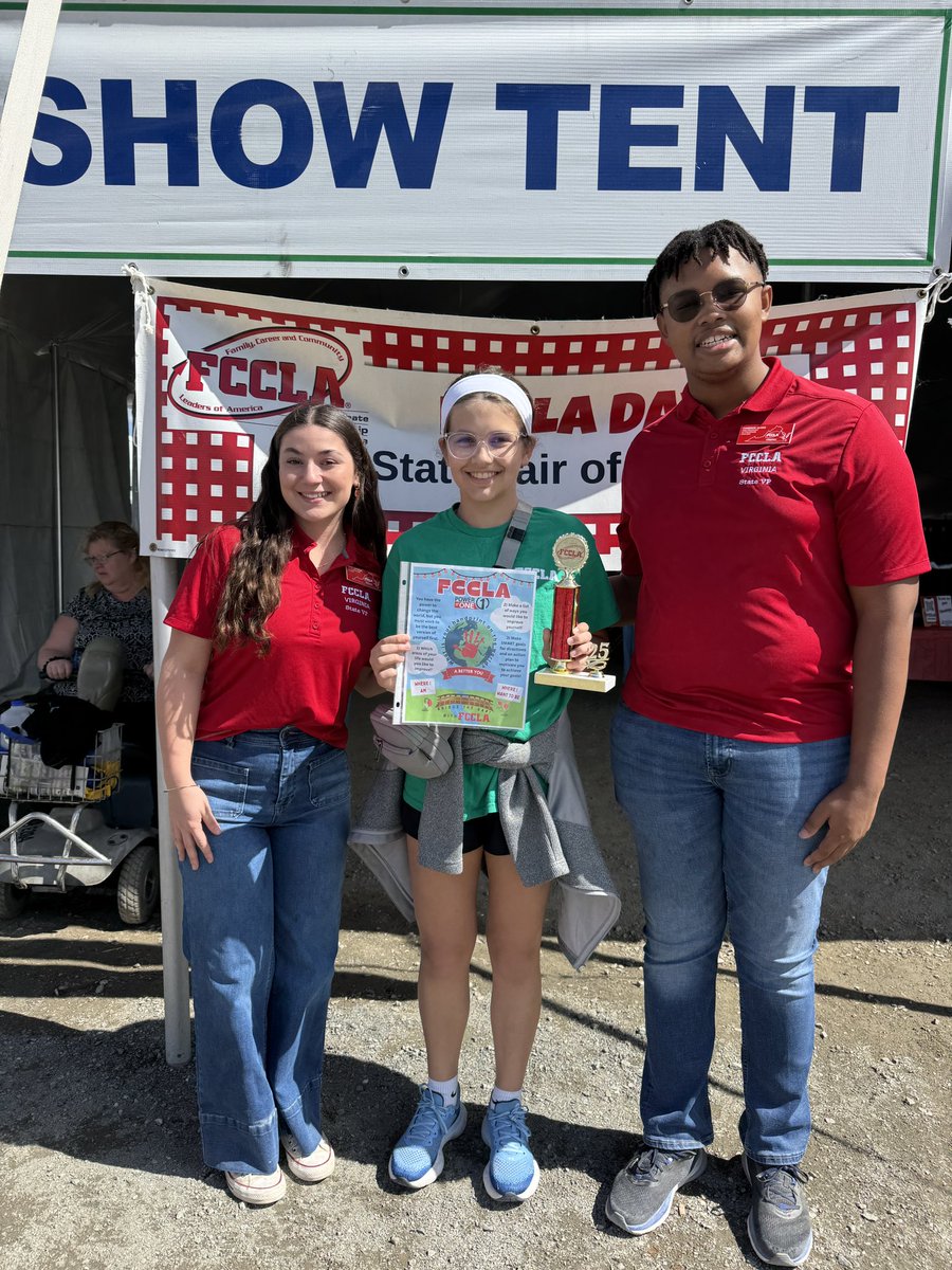 virginiafccla's tweet photo. The #VAFCCLA state officers were so excited to see our #FCCLAfamily at the #FCCLA Day at the State Fair! We are proud to showcase our winners in the #FCCLA poster category.
Level 1: Floyd T. Binns MS
Level 2: Patriot HS
Level 3: Page County HS
#FamilyAndConsumerSciences #CTSO https://t.co/QZk1kL6Fc2