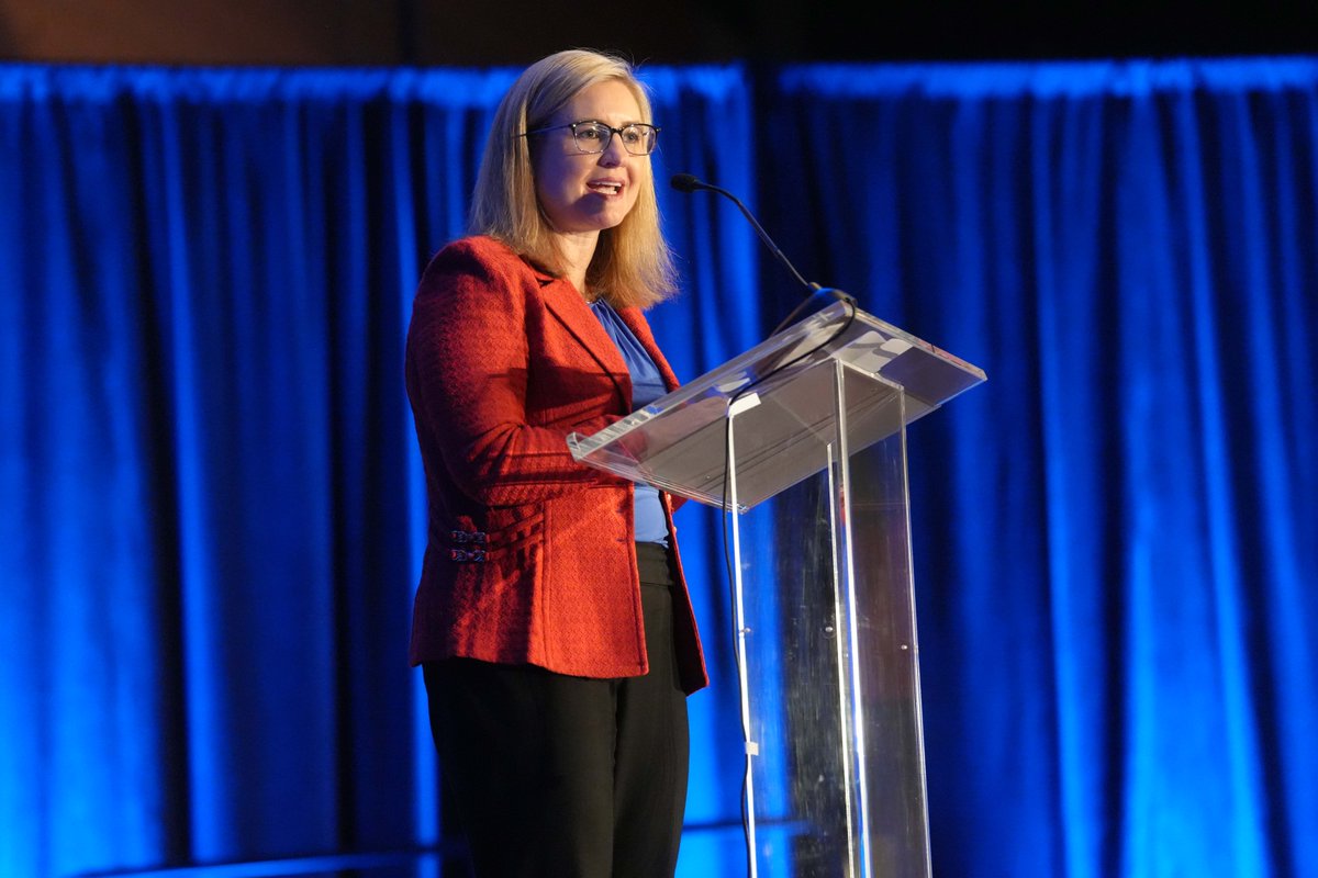 MayorGallego's tweet image. Inspiring energy as SEMICON West begins in Phoenix.

It was a great to speak to leaders from across the globe— already setting record attendance. The world&apos;s semiconductor industry is here to shape the future of innovation and opportunity.
