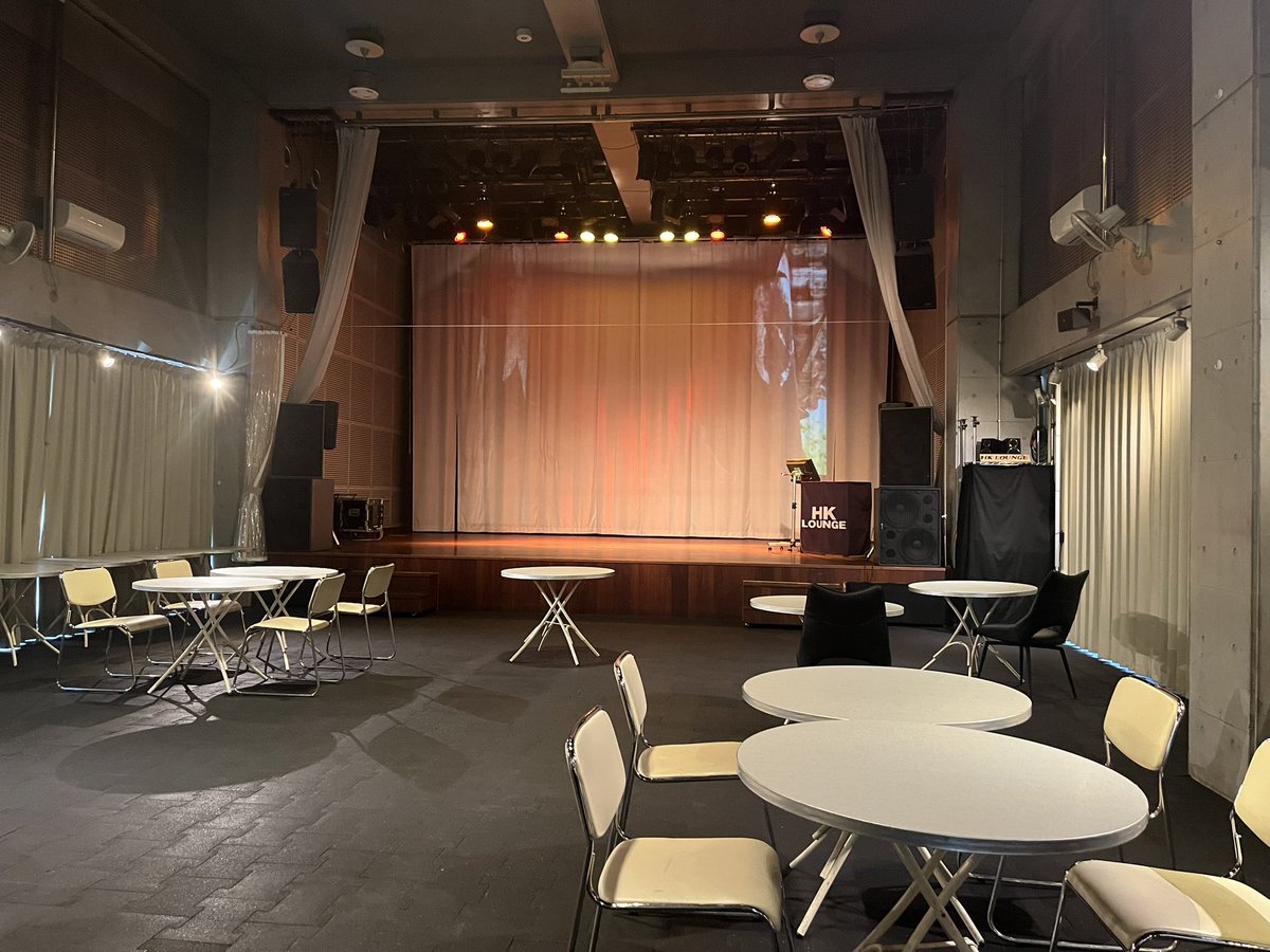 hklounge6f's tweet photo. 10月7日（火）
おはようございます、久保です。
本日は昼カラオケの日🎤です！！
当店のステージで歌いませんか？
気分はスターになれますよ♪

お時間があるお客様はフリータイムが大変お得ですよ(^^)
お食事のご用意はございませんのでお持ち込み下さいませ。

皆様のご来店をお待ちしております！ https://t.co/t1fShx5Jvf