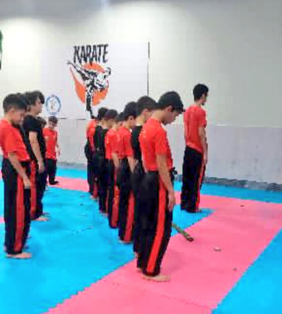 اینکه بعد نماز جماعت به دیگران میگیم قبول باشه یعنی ان شاءالله این نماز مقدمه حرکت کردن مون به سمت خدا باشه، مقدمه حرکت به سمت خوبیها باشه، بتونه مارو در مسیر کمال و تقرب سیر بده!
#یار_نماز