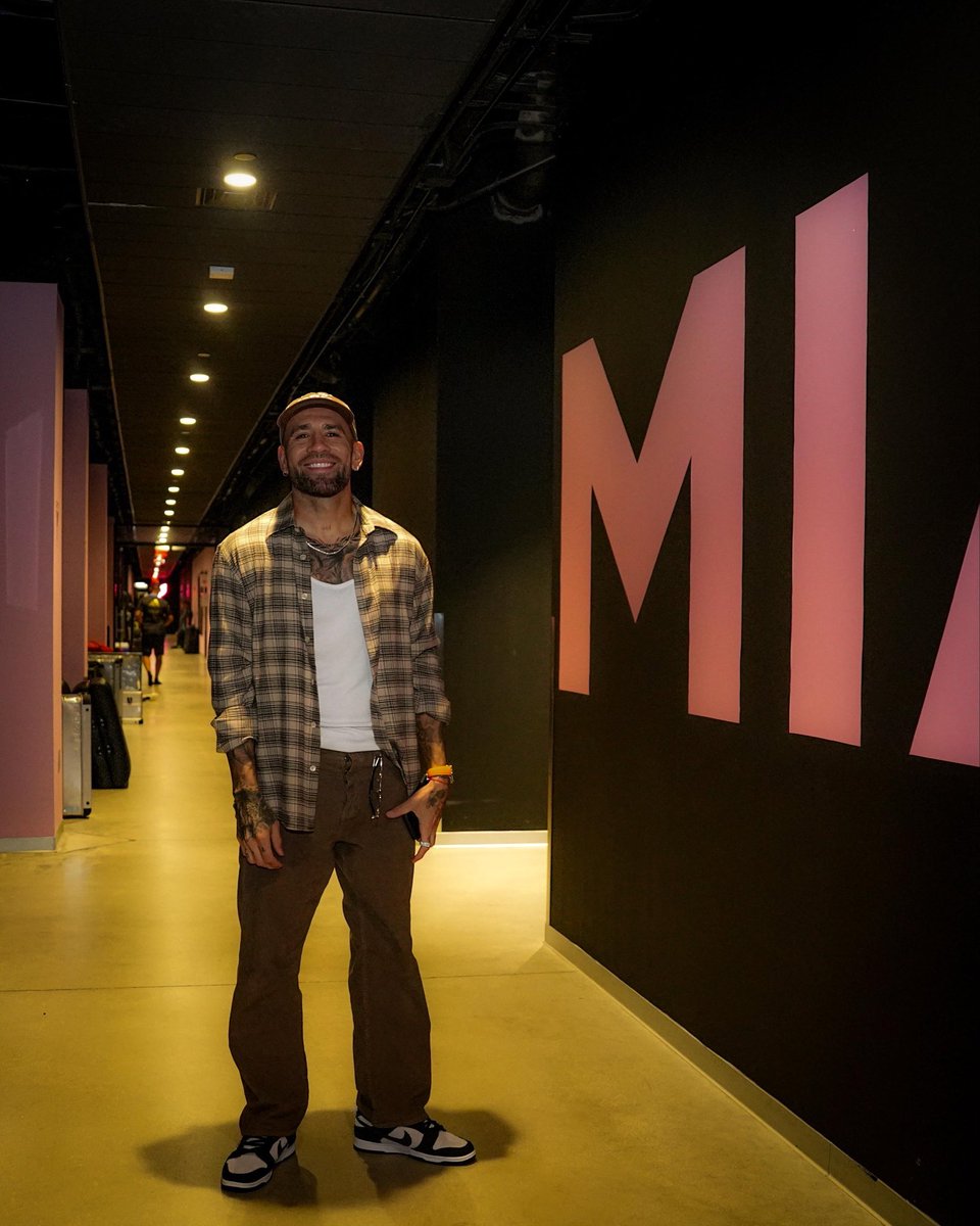 Notamendi30's tweet photo. Miami 📍 @Argentina 🩵🤍🩵 https://t.co/TOjk8wRxf4