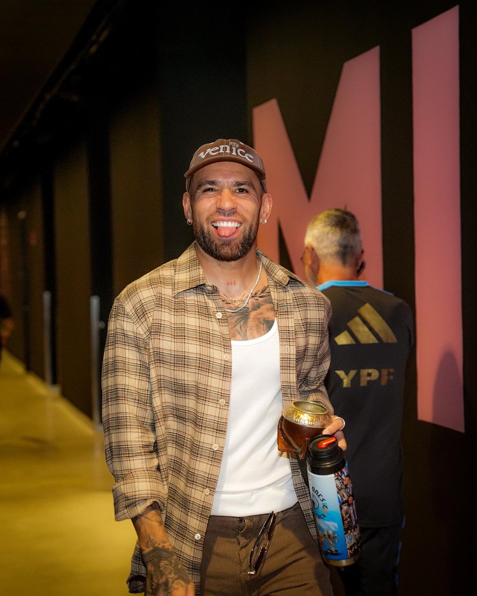 Notamendi30's tweet photo. Miami 📍 @Argentina 🩵🤍🩵 https://t.co/TOjk8wRxf4