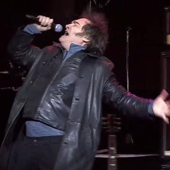 Él no odia a Lali. Solo quiere ser ella.