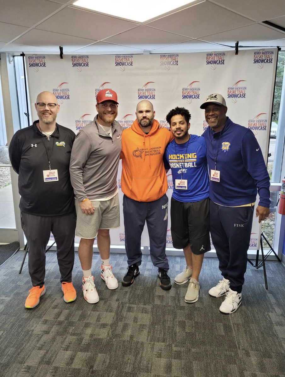 coachhooker's tweet image. Happy National Coaches Day! Blessed by this coach’s life and the amazing relationships it’s allowed me! #CoachLife