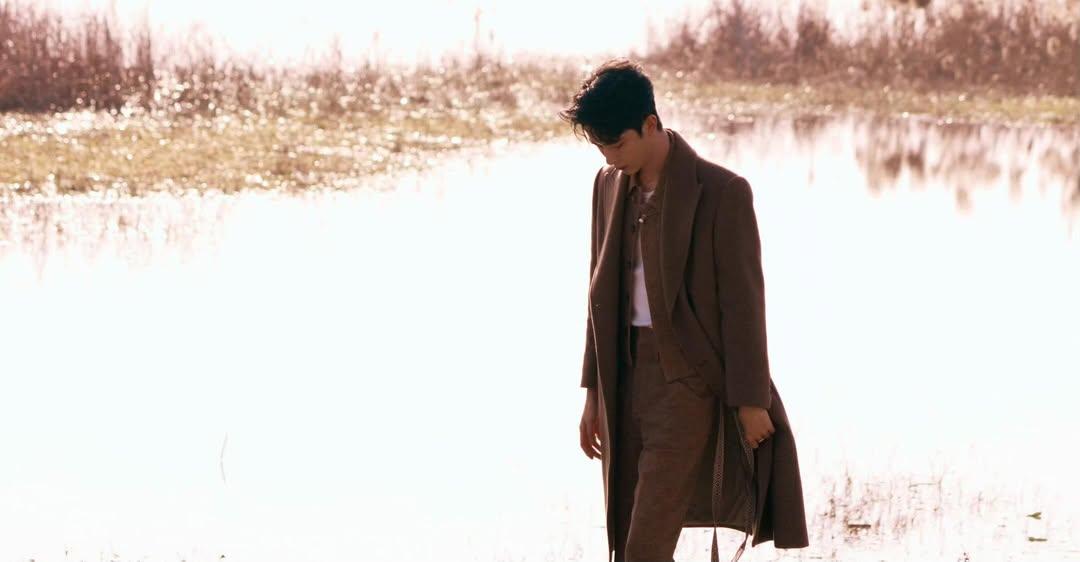 九年前，乔任梁至少还有一场告别式。
那时候他们还懂得顾忌，愿意演给人看。
至少还假装有在交代。

可九年后，于朦胧什么都没有。
没有追思，没有画面，没有最后一面。
太干净了，干净到像是有人在擦掉痕迹。
不是哀悼，是销毁。

当年他们还怕出错，
现在早就知道怎么封口、怎么收尾。