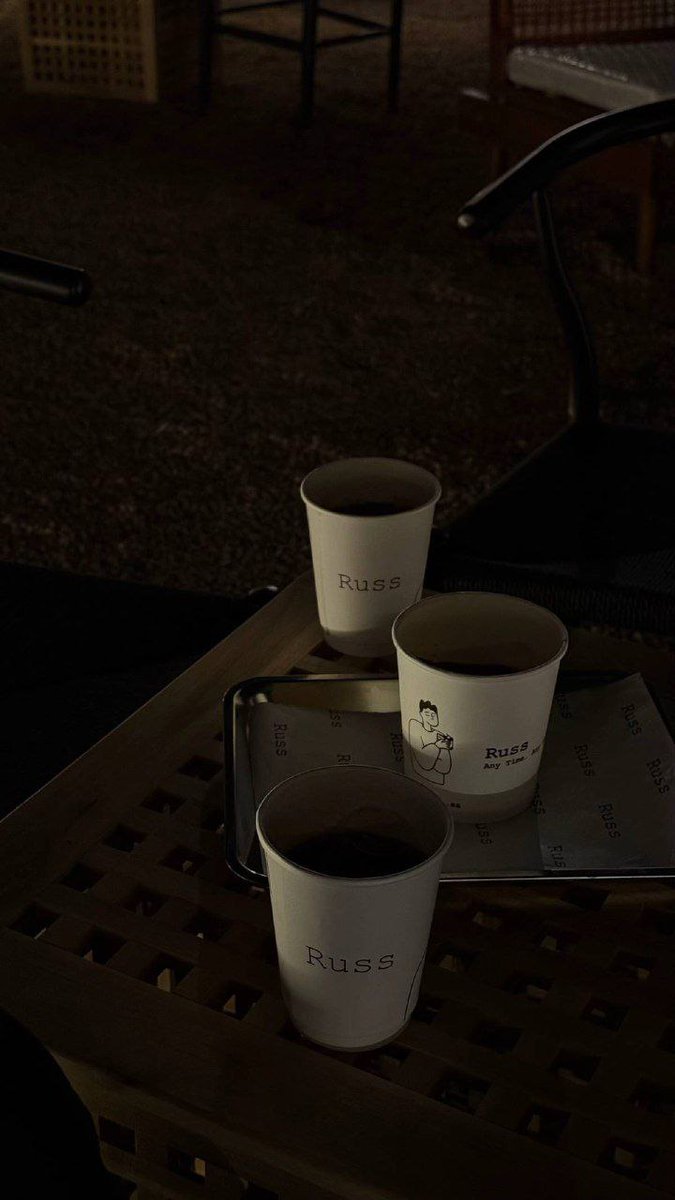 قــمر وقهــوة☕.