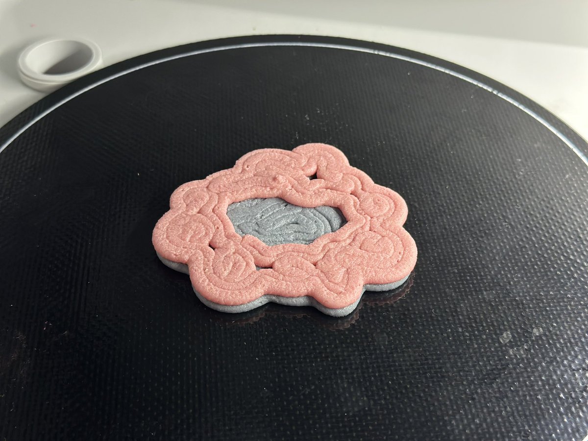 本日、万博展示最終日です！
西口ゲート付近「WASSE / 未来航路」にて、3Dフードプリンタの展示をしています！

ミャクミャククッキーをプリントしてみました

#大阪・関西万博 #3Dフードプリンタ