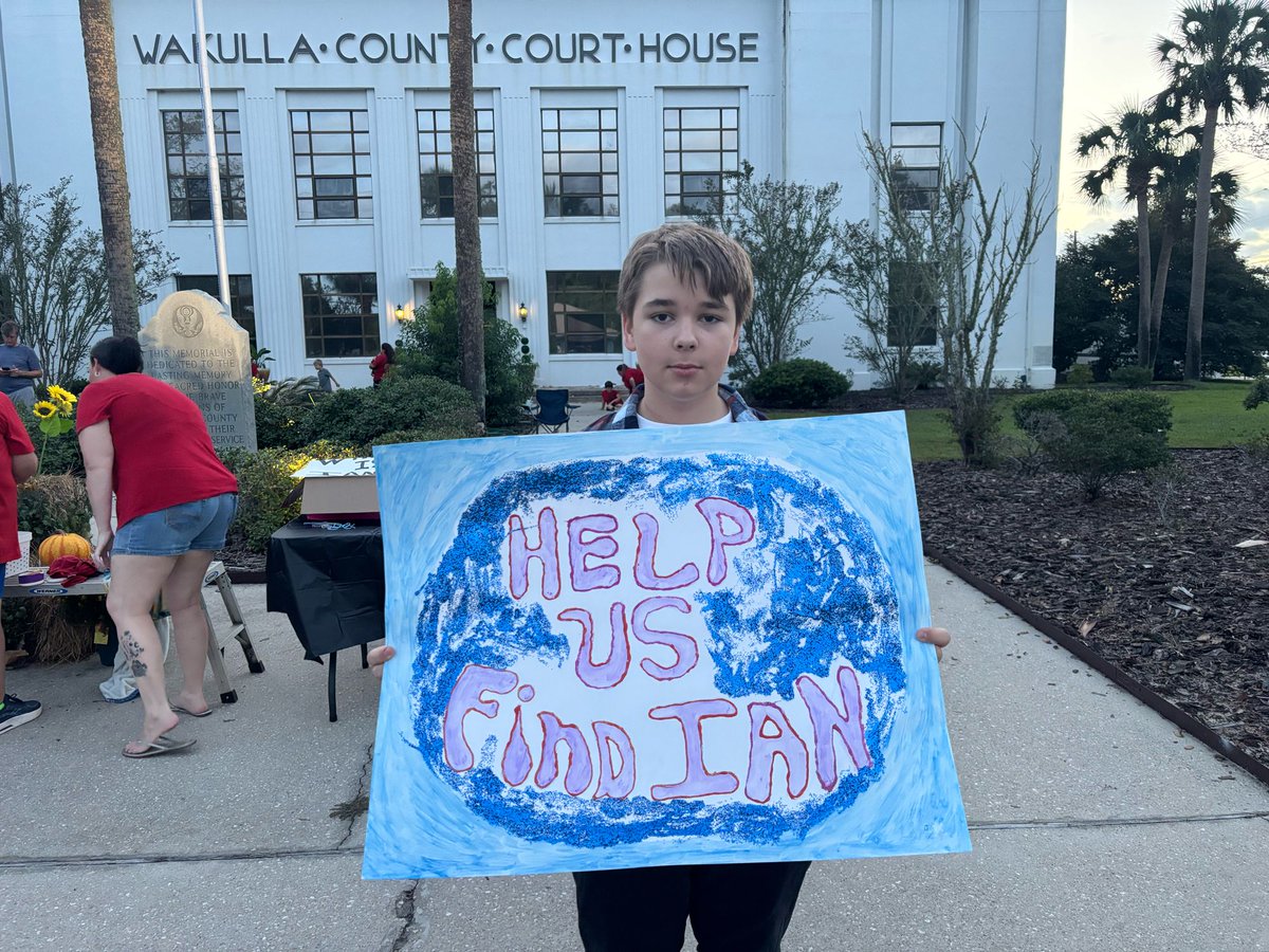 Serena_Davanzo's tweet photo. “We just want answers.” Thats what both the Kilgore and Roger’s families said in relation to their unsolved cases here in Wakulla County, cases that brought them together.
The families and the community came together Monday evening to honor Ian and Jody. I’ll have more on ABC27. https://t.co/4hT6und9F6