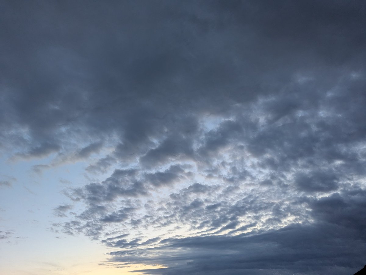 Grampa1950's tweet image. Life is like a sky — sometimes calm and serene, sometimes a beautiful storm of colors. Embrace every moment. 🌅⛈️ #GrampaWisdom #SkyView