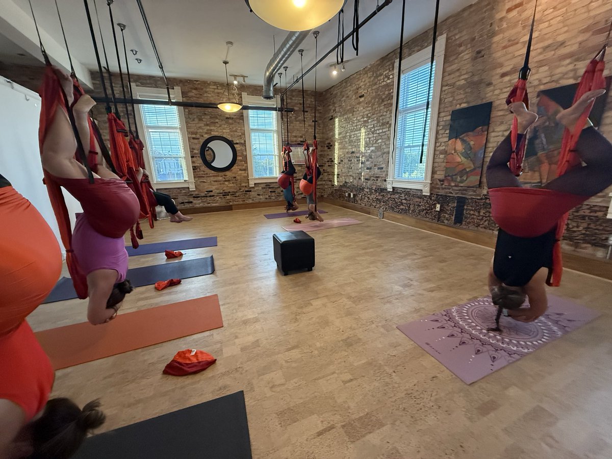 kle052789's tweet photo. Hanging around at trapeze yoga. Forgot how much I enjoyed this class. #trapezeyoga #hangingaround https://t.co/u2l0j1699N