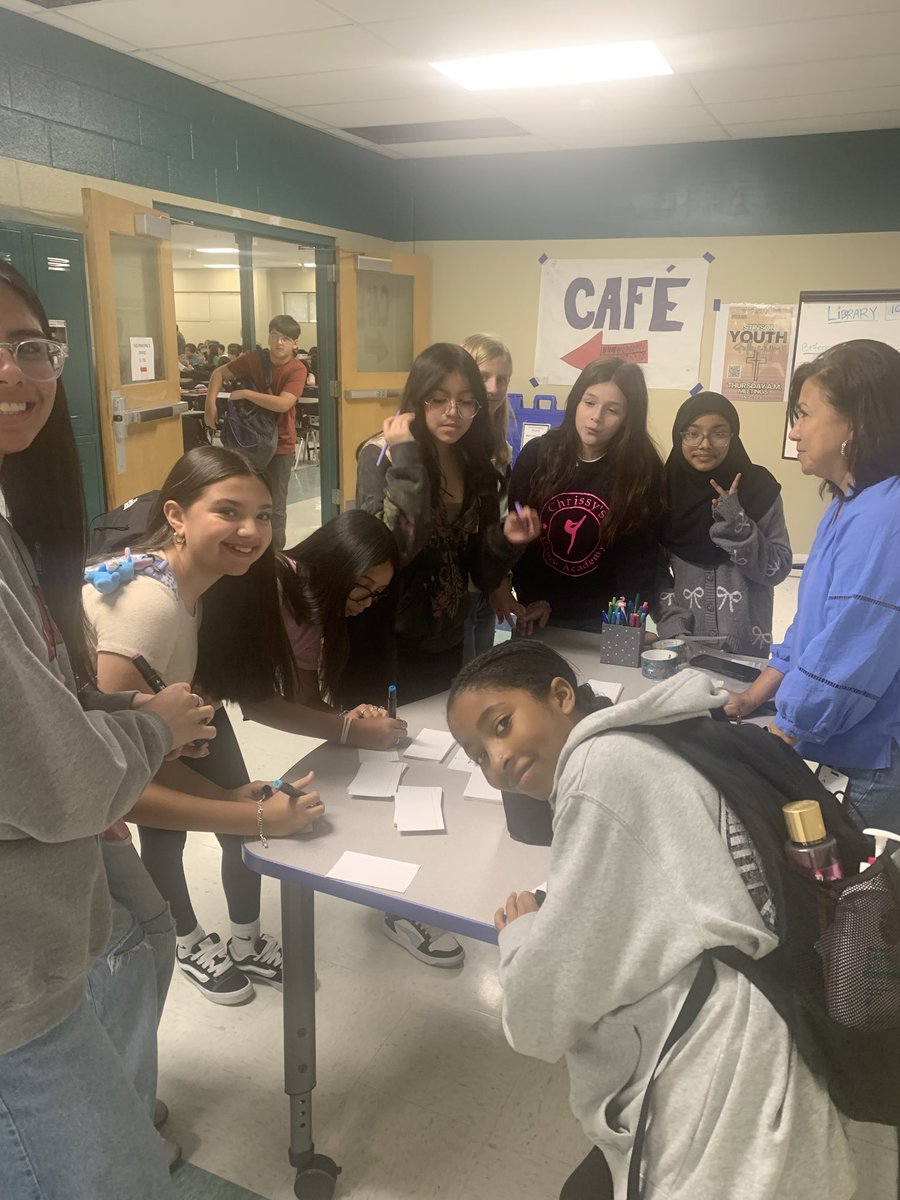 Blue shirt day and kind notes 💙💙💙 #skyhawkpride #vhawks  #blueshirtday