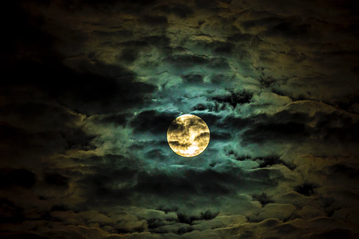 One More spooky SuperMoon Shot.....