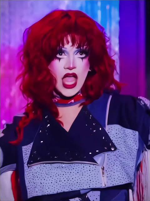elleneldem's tweet photo. I’m confident enough in my sexuality to admit that I would 100% make an exception for these queens in these outfits specifically https://t.co/yBeauyibIS