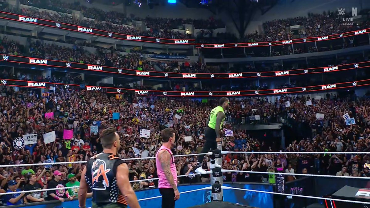 LuigiWrestling's tweet photo. Si WWE repite la Fatal 4 Way de París, pero sin Seth Rollins, para ser retador por el World Heavyweight Championship, tenemos un absoluto mierdón. Otro más.
Un poco de creatividad, por Dios. Y mira que me gusta tener a Punk en Australia. #WWERAW https://t.co/F6fbF9xmXm