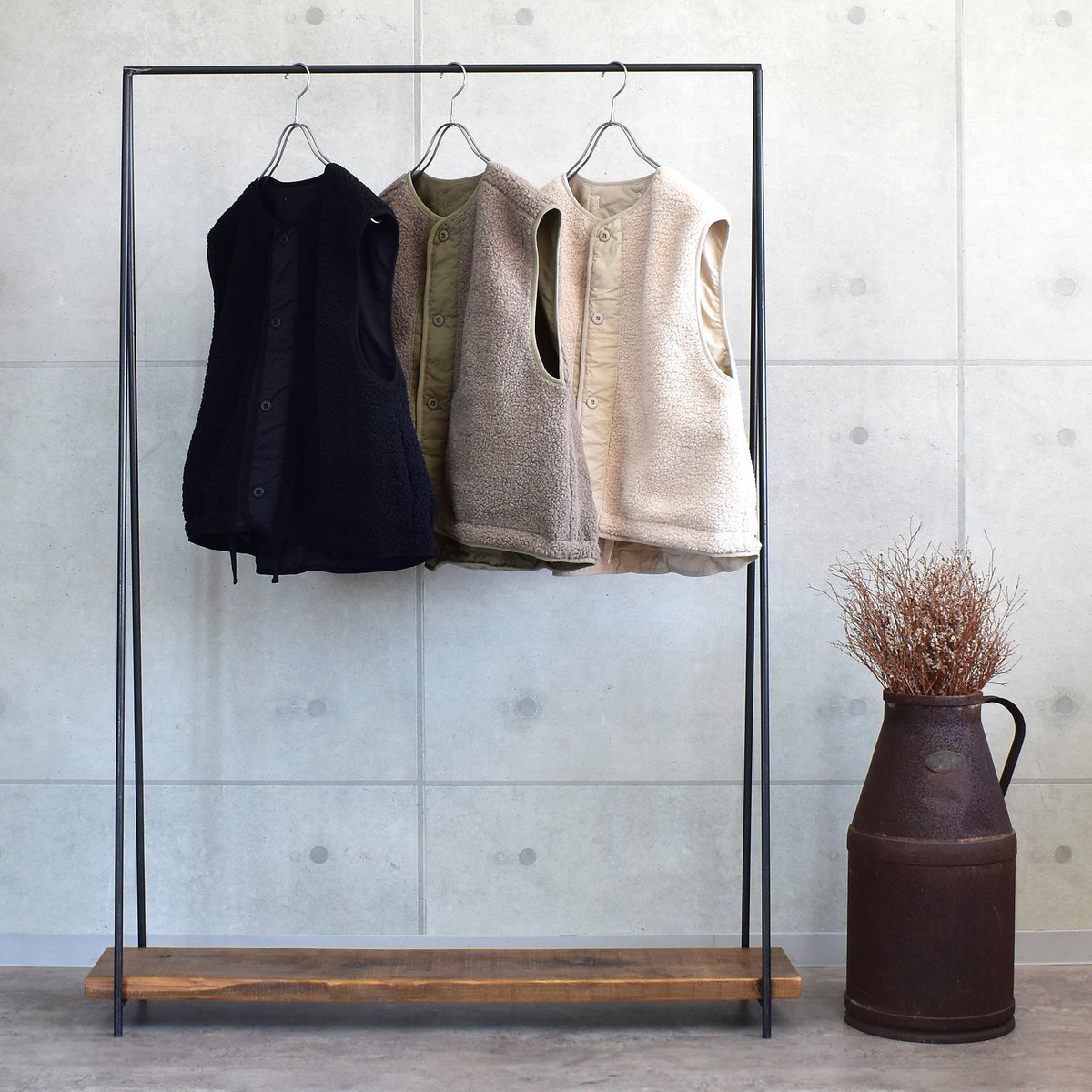 AUG__official's tweet image. 気づいてる人、意外と少ないけど。
AUGは、3000円以上で送料無料。
（つまり、ほぼ送料無料です）

#AUG #大人カジュアル